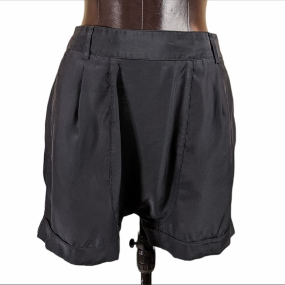 Club Monaco Harujuku Style Silk Shorts, Size 4 - Picture 2 of 2